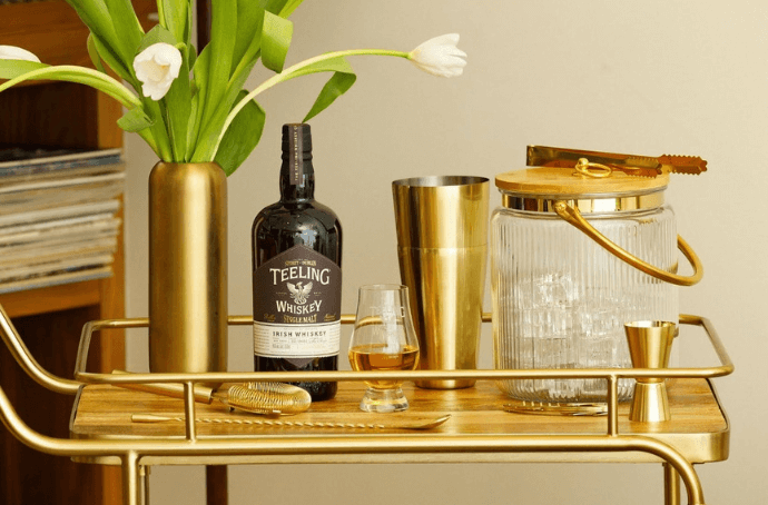 Teeling Single Malt Whiskey stolik nocny